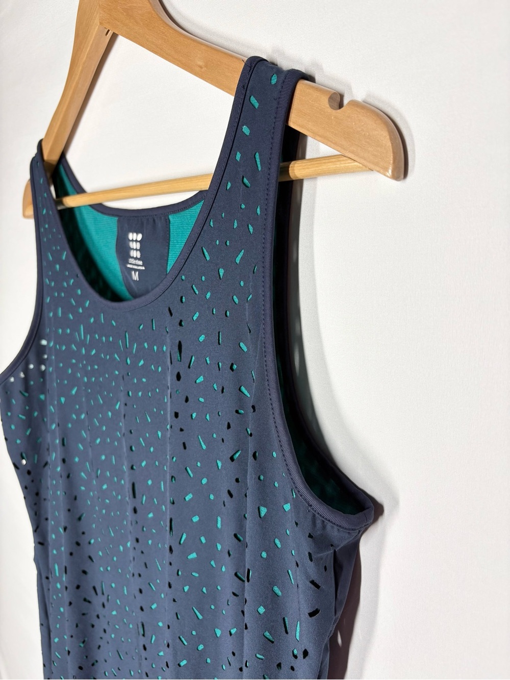 Title Nine Navy & Teal Laser-Cut Sleeveless Dress. Medium - Picture 4 of 10